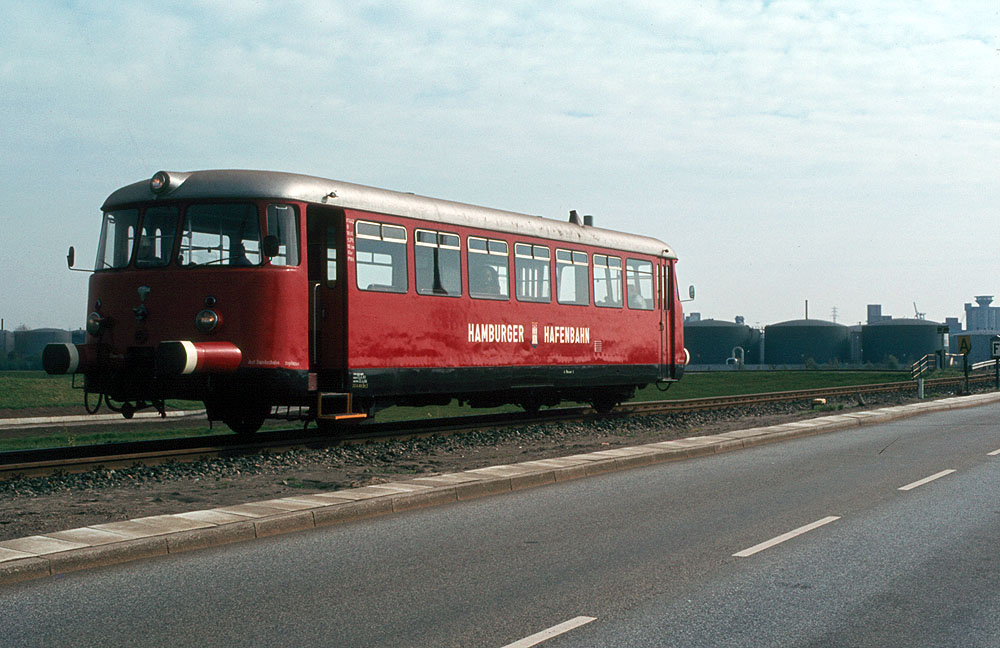 https://www.eisenbahnfotograf.de/datei/Mai 1981/920230 HB VT4.42 Kattwyk 4.5.81.jpg